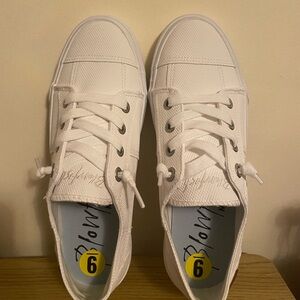 Blowfish Classic White Lace-Up Sneakers